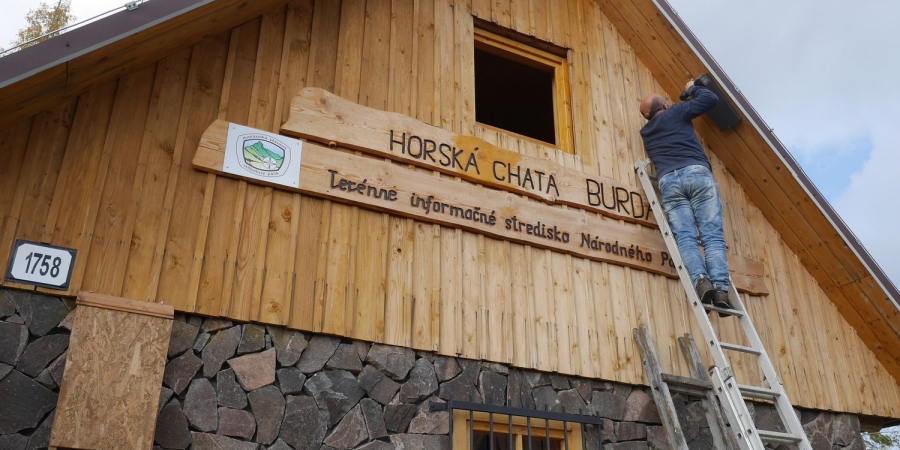 Horskú chatu v sedle Burda osídlia netopiere